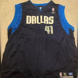 Dirk Nowitzki - Dallas Mavericks Youth Basketball Jersey XL.